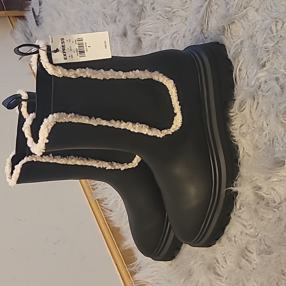NEW EXPRESS Fur Womens Chunky aboots size 9